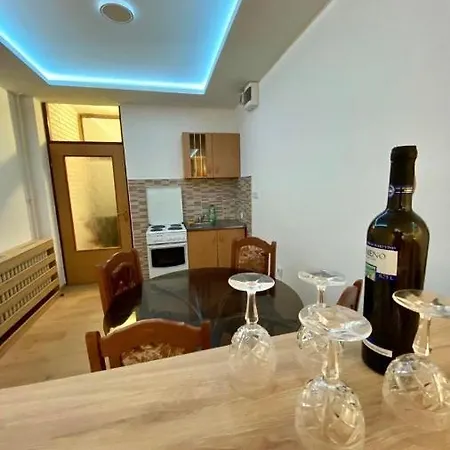 דירה Apartman Miki פאלה